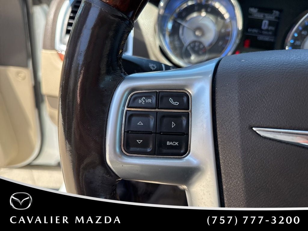 2011 Chrysler 300C Base