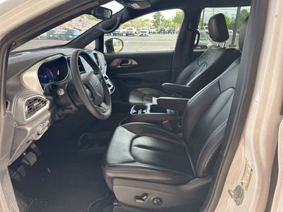 2024 Chrysler Pacifica Hybrid Select Appearance