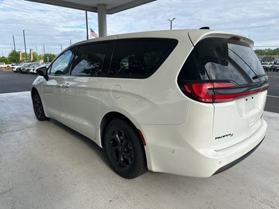 2024 Chrysler Pacifica Hybrid Select Appearance