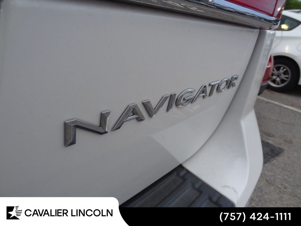 2012 Lincoln Navigator L Base