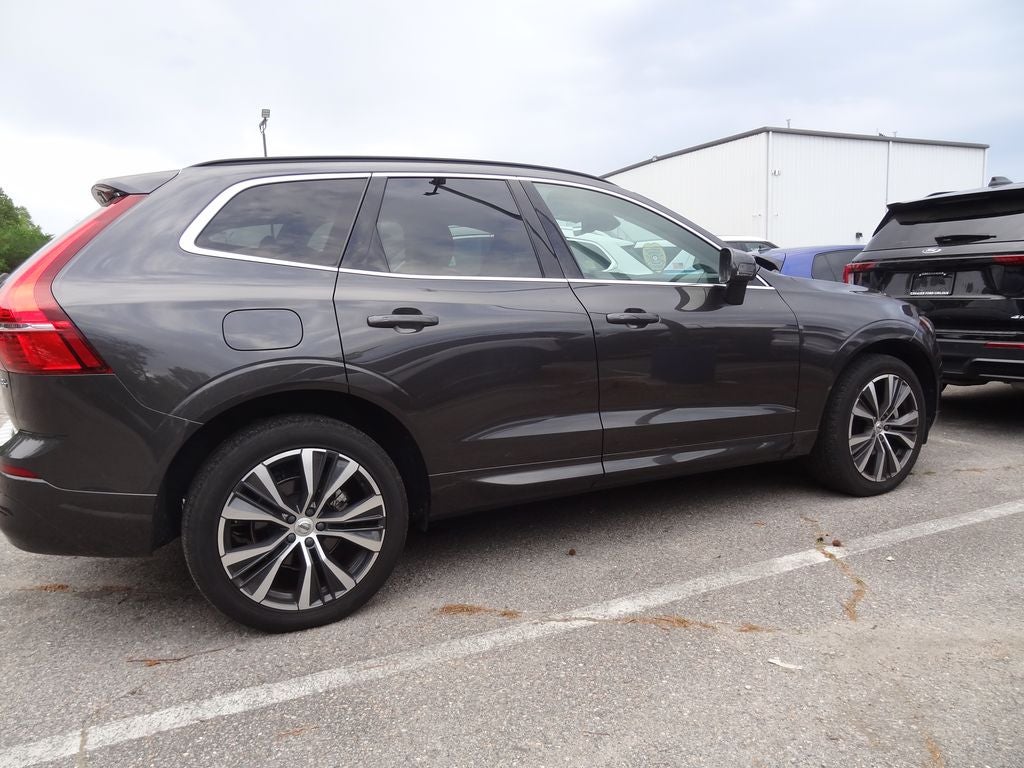 2022 Volvo XC60 B5 Momentum