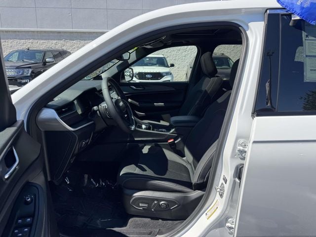 2024 Jeep Grand Cherokee Laredo X