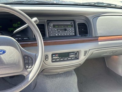 2004 Ford Crown Victoria LX